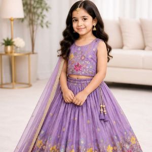 Lehenga Choli de Seda Suave con Bordado de Lentejuelas y Dupatta de Tela de Red, para Bodas, Venta al Por Mayor por Royal Export - Product Image 3