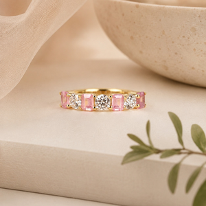 Bague de mariage en or 18 carats avec pierre précieuse rose émeraude et diamant rond cultivé en laboratoire, forme wishbone incurvée |   Bijoux fins de luxe pour femmes - Product Image 3