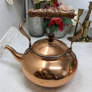 กาน้ำชาทองแดงตีลายทำมือ พร้อมด้ามจับไม้ลายดอกไม้ตกแต่ง สวยงามหรูหราแบบดั้งเดิม เหมาะสำหรับใช้ในครัวและเป็นของขวัญ - Product Image 4