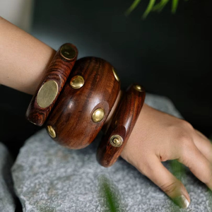 Bracelets en bois de Sheesham de qualité supérieure pour femmes et filles, style indo-occidental avec breloque spéciale en laiton par AFZA ENTERPRISES - Product Image 6
