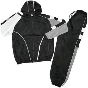 Ensemble survêtement homme tendance : veste coupe-vent en polyester et short, design personnalisé, fermeture éclair intégrale, en nylon - Product Image 1