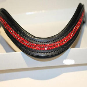 ที่คาดผมสีดำหนังนิ่มคุณภาพสูงสายรัดคิ้วม้าคลื่นลึกพร้อมคริสตัลใสสีแดง2แถวแถบคิ้วพลอยเทียมระยิบระยับ - Product Image 4