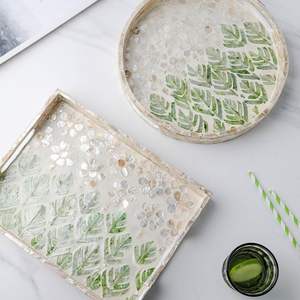 Plateaux en nacre, parfaits pour la présentation de bijoux, de parfums et d'accessoires décoratifs pour la maison - Product Image 4