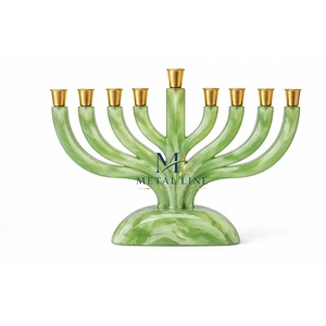 Ménorah à 9 branches en résine verte, Ménorah de Hanouka, Ménorah élégante en résine pour les fêtes, Décoration intérieure, Cadeau Judaica, Décoration Ménorah Israël - Product Image 1