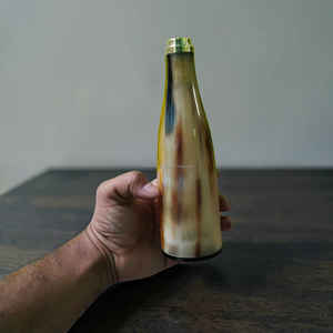 Botella para beber de cuerno de buey vikingo pulido de primera calidad con tapa metálica, frasco rústico hecho a mano al mejor precio - Product Image 6