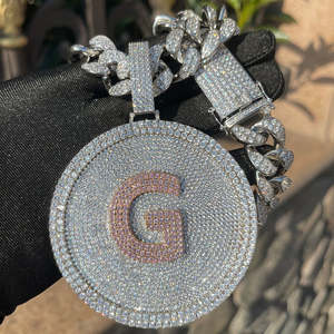Colgante de Diamantes con Certificación IGI, Personalizado, con Cadena Chapada en Rodio, Joyería Hiphop para Hombre, Corte Brillante Redondo, Estilo Oro Blanco - Product Image 1