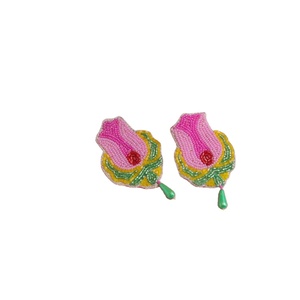 Fusion florale: Boucles d'oreilles brodées avec une torsion Couleurs culturelles: Boucles d'oreilles brodées vibrantes Fils fantaisistes: colorés - Product Image 1