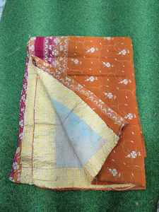 Colcha de Algodón Kantha Hecha a Mano, Manta Reversible India Cosida a Mano, Manta Pesada de Sari Antiguo con Patchwork - Product Image 4