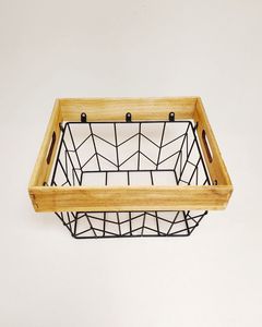 Panier à serviettes en fer contemporain pour la salle à manger moderne, alliant utilité et style métallique décoratif - Product Image 1