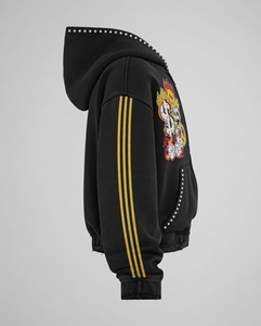 Sudadera con capucha personalizada con cremallera, estampado gráfico, ribete de pedrería, rayas en contraste en las mangas y efecto desgastado, unisex. - Product Image 4
