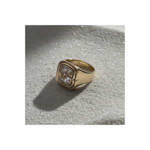 Bague de pinky à double sertissage avec lettres et diamants |   Diamants cultivés en laboratoire |   Bague personnalisée avec initiales |   Bijoux de fête en or massif 14 carats - Product Image 1