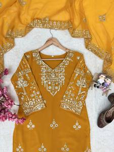 Ensemble de vêtements de mariage traditionnels indiens pakistanais pour femmes, en soie moutarde brodée, longueur au sol, avec travail au fil d'or - Product Image 2