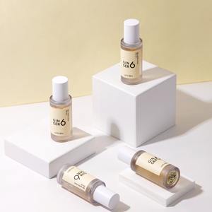 Suero facial vegano nutritivo y antioxidante con jengibre, niacinamida, péptidos y ácido hialurónico para iluminar la piel y reducir las arrugas - Product Image 1