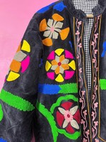 Manteau en velours brodé à la main style Boho Suzani, veste courte d'hiver faite à la main, kimono ethnique à motifs floraux, vêtement d'extérieur artisanal, cadeau de festival pour elle
