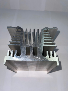 Perfil de Disipador de Calor de Aluminio Extruido Personalizado VNTECH GLOBAL OEM AL6063-T5 para Refrigeración de LED e Inversores - Product Image 2
