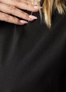 เสื้อยืดผู้หญิงไซส์ใหญ่คุณภาพสูงสำหรับฤดูหนาว ระบายอากาศได้ดี แห้งเร็ว น้ำหนักเบา ผ้าฝ้าย 100% เป็นมิตรกับสิ่งแวดล้อม ป้องกันรอยยับ รับผลิตตามแบบ - Product Image 5