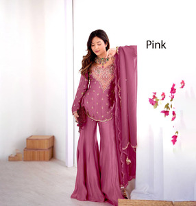Nouvel ensemble haut en soie, sharara et dupatta, broderie et sequins, entièrement cousu, prêt-à-porter, robe de fête haut de gamme pour Diwali - Product Image 1