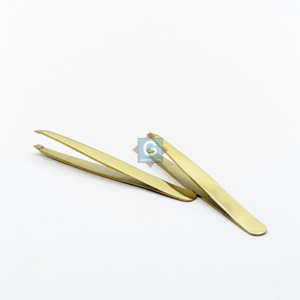 Pince à épiler de luxe pour sourcils avec pointe inclinée en acier inoxydable, logo et emballage personnalisés en or rose - Product Image 2