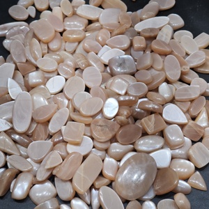 Lote de Cabujones de Piedra Lunar Melocotón Natural, Formas Mixtas, Tamaños Variados, para Fabricación de Joyas - Product Image 6