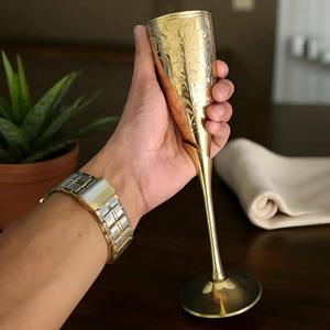 Gobelet à vin en laiton gravé de style médiéval, cadeau original pour un anniversaire de mariage, avec une élégance gravée - Product Image 6