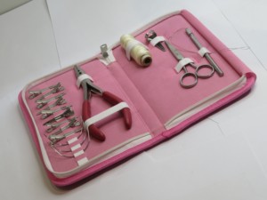 Kit d'outils professionnels pour extensions de cheveux avec aiguilles en forme de C, peigne à queue, pince à 2 trous, anneau de sectionnement des cheveux, ciseaux de coupe - Product Image 6
