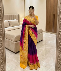 Sari indien traditionnel en soie Dola avec tissage Meenakari pour les occasions festives, pour femmes, vêtements de mariage élégants - Product Image 1