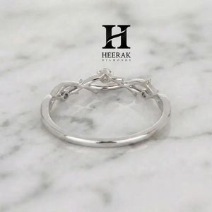 Bague de mariage de luxe en or blanc 14 carats avec diamants de laboratoire, motif branche et vigne, inspirée de la nature - Product Image 3