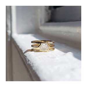 Bague de fiançailles en or 14K 18K avec diamant de laboratoire hexagonal, sertie semi-clos, trois bandes, style Art Déco moderne, bague de déclaration nuptiale, vente en gros - Product Image 6