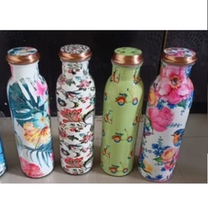 Diseño duradero a prueba de fugas, ideal para la hidratación diaria, uso en el gimnasio y en el hogar. Botella de agua de cobre puro de primera calidad de un proveedor indio. - Product Image 2