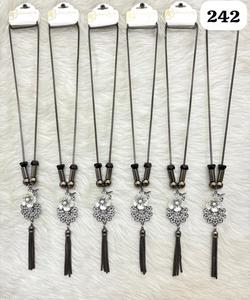 PingBling Collier long avec pendentif en perle d'imitation blanche sertie clos, détail pierre scintillante, pampille noire, finition bronze canon - Product Image 1