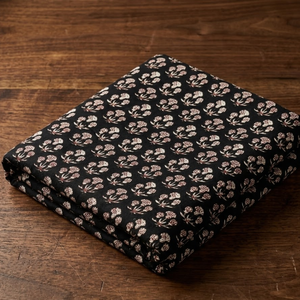 Tela de Algodón Negra con Estampado Floral, Tela Suave Hecha a Mano con Estampado de Bloques para Confección de Kurtis, Manualidades y Uso Textil del Hogar - Product Image 2