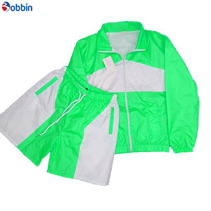 Conjunto Deportivo de Chaqueta con Cierre y Parches Reflectantes con Logotipo Personalizado y Pantalones Cortos de Nailon, Unisex, Cortavientos para Hombre - Product Image 5