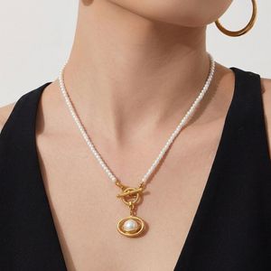 Collier de perles en gros, collier avec pendentif en acier inoxydable doré pour femmes - Product Image 1