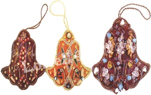 Adorno Navideño de Campana Hecho a Mano con Gráficos Bordados y Cadena para Colgar - Product Image 2