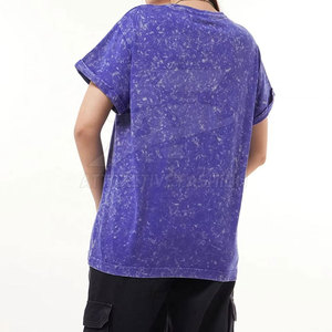 Camiseta de Mujer de Alta Calidad con Lavado Ácido, Algodón Premium, Corte Holgado, Estilo Moderno - Product Image 2
