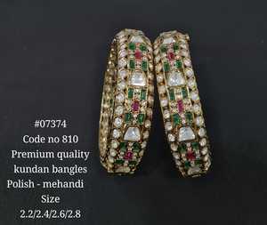 กำไลข้อมือคุนดัน 07374 สีเขียวขาว ประดับด้วยหิน กำไลคุนดันสำหรับเจ้าสาว กำไลชุบเมเฮนดี เครื่องประดับหินสำหรับงานปาร์ตี้และงานแต่งงาน - Product Image 1