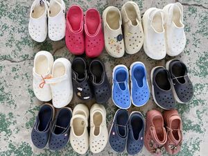 Sandales <span class=keywords><strong>Crocs</strong></span> d'été confortables et tendance, respirantes, perforées, d'occasion, pour hommes et femmes, avec semelle en caoutchouc EVA - Product Image 4