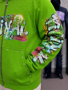 Sudadera con capucha unisex verde extragrande con cremallera, estilo urbano, de felpa francesa 100% algodón, con estampado y logo frontal de pedrería, manga regular, para invierno. - Product Image 4