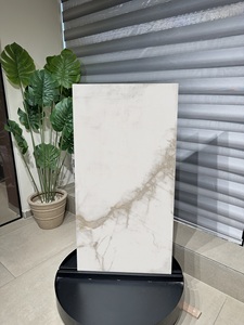 Azulejo Cerámico MONTAGGIO ANTIQUE CALACATTA de Excelente Calidad, Acabado Pulido Mate, Revestimiento de Pared y Piso de Lujo, Disponible para la Venta - Product Image 1