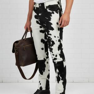 Pantalon en cuir de vachette sur mesure avec logo personnalisé, imprimé fourrure de vache, style western, pour homme. - Product Image 1