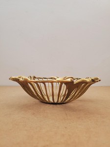 Bol en métal artisanal en forme de fleur, finition polie, plat de service décoratif, bol en métal à deux niveaux de luxe pour mariage, par UO - Product Image 3