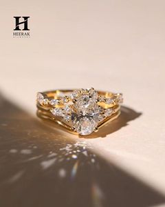 Juego de Anillos de Boda de Lujo con Corte Ovalado, 3 Piezas, Banda Entrelazada con Contorno de Vid, Oro Amarillo de 10K y 14K, Joyería Personalizada - Product Image 1