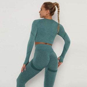 Conjunto de Yoga de 2 Piezas para Mujer: Top Deportivo de Cuello Redondo y Pantalones de Yoga de Cintura Alta con Corte Cruzado y Campana, Tela Inteligente - Product Image 6