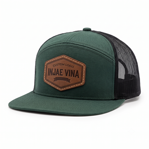 Casquette de baseball trucker 7 panneaux en cuir gaufré personnalisé, visière plate structurée, dos en maille, fermeture snapback, respirante, vente en gros OEM - Product Image 1