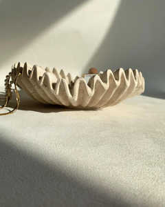 Bol cannelé en travertin beige, pierre naturelle, centre de table décoratif pour mariage et décoration intérieure, 240 mm - Product Image 3