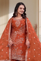 Ensemble trois pièces pour femme en soie Fendy entièrement cousu, avec kurta brodée de sequins et dupatta assorti (UV 137)