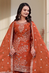 Ensemble trois pièces pour femme, comprenant un costume Sharara en soie Fendy entièrement cousu avec broderie de sequins, une Kurta et un Dupatta assorti. - Product Image 5