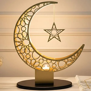 Candelabro Decorativo de Latón con Diseño de Luna Creciente y Estrella Colgante, Resistente al Calor - Product Image 1