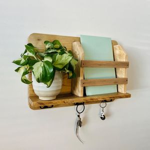 Porte-clés en bois écologique fait à la main, décoration durable pour l'entrée ; organisateur mural pour courrier et clés - Product Image 1