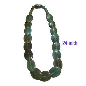 Collier de perles ovales en résine marbrée verte émaillée, écologique et haut de gamme, bijou élégant et tendance, artisanat en résine sur le thème de l'ange - Product Image 3